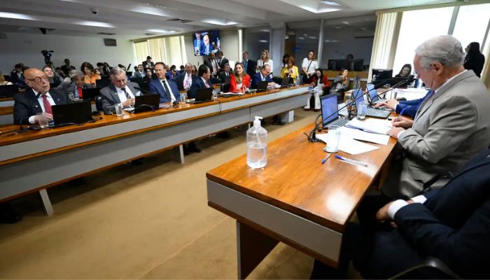  Comissão do Senado aprova isenção do IR para quem ganha até R$ 5 mil 